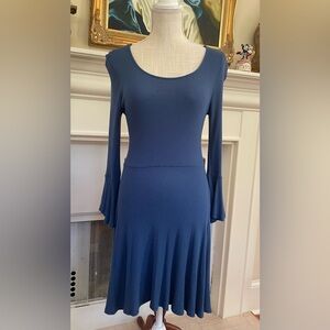 VGC Flounce Bell Sleeved Ribbed Dress Fit & Flare. Extra Small. Blue.💙🦋